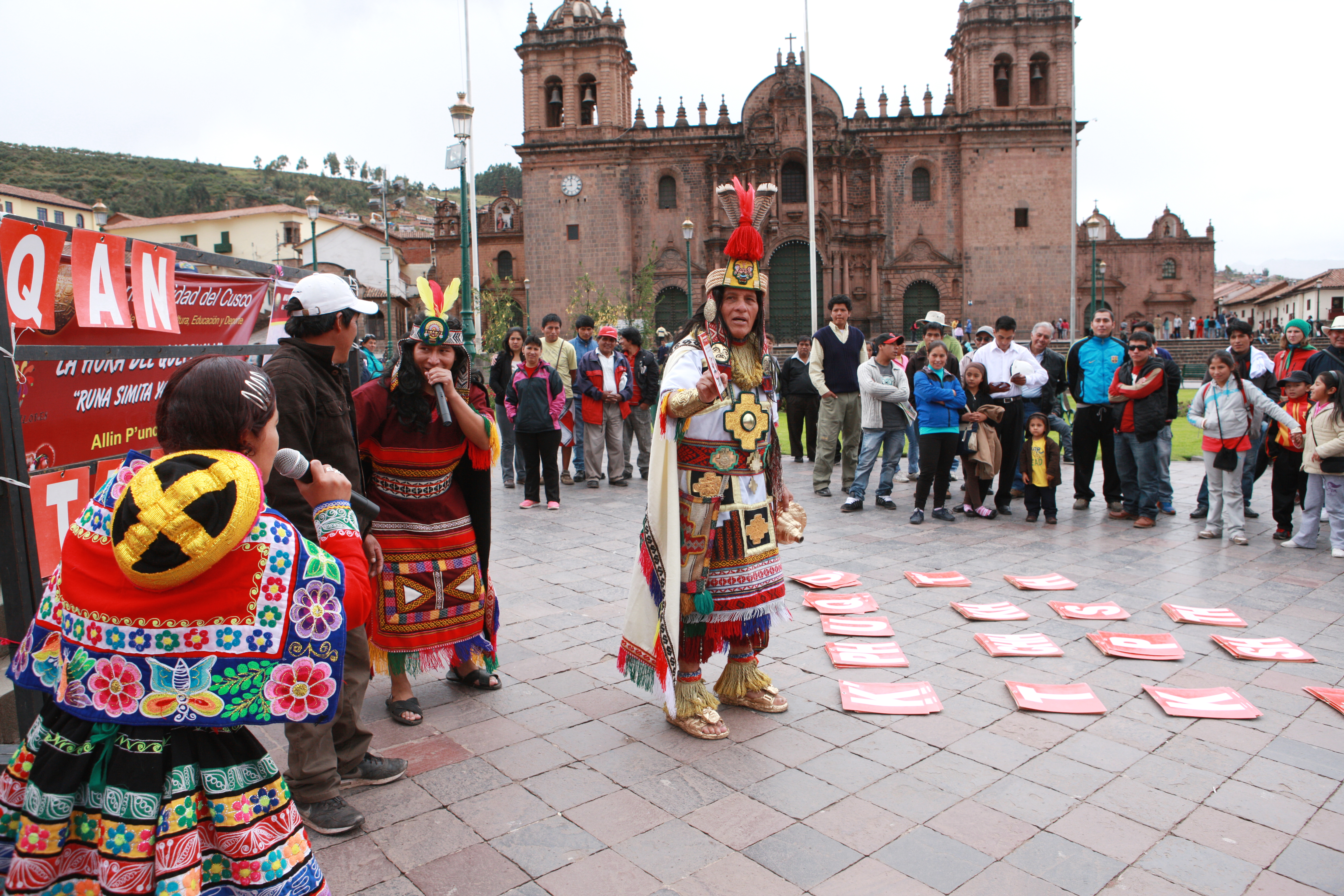 꾸스코 광장.jpg